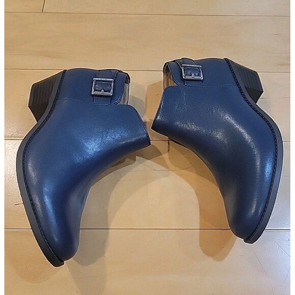 New Vionic Millie Leather Ankle Boots US 7.5 Navy Buckle Zip Low Heel Orthotic - Picture 5 of 9